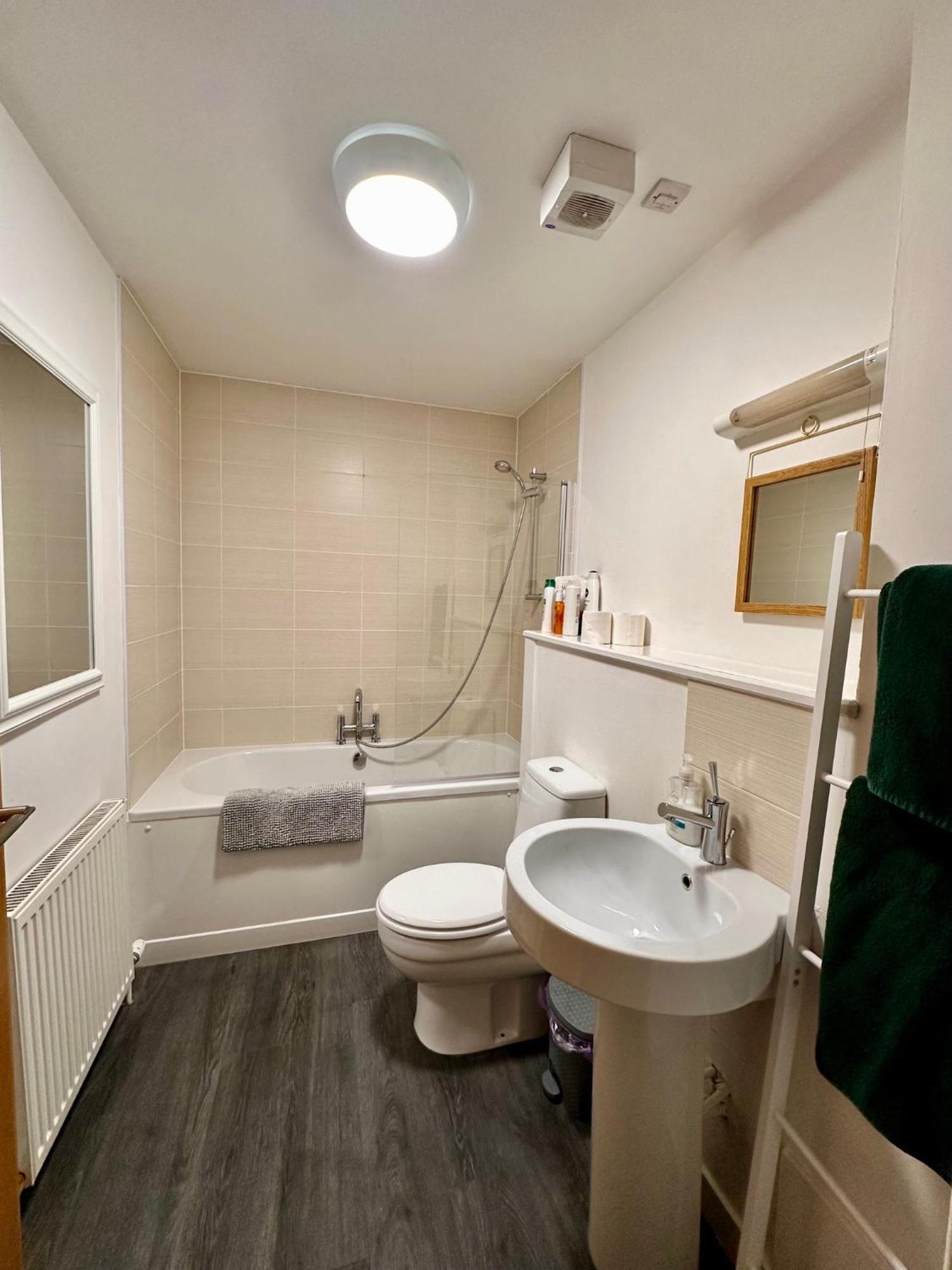 City Centre Apartment Next To Bus And Train Station Інвернесс Екстер'єр фото